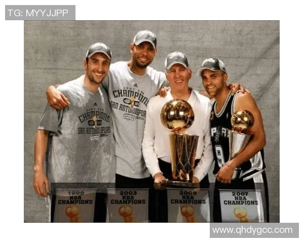 马刺主帅波波维奇被曝在比赛中剪指甲，引发球迷热议：细节中见真章